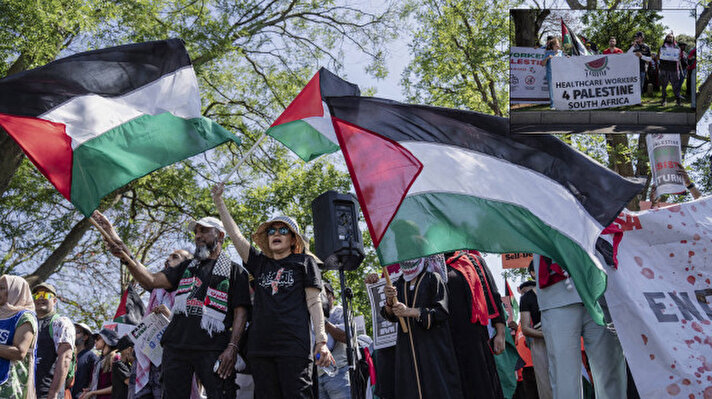 <p>İsrail'in Gazze'ye yönelik saldırılarını protesto göstericiler, ellerinde Filistin bayrakları ve Gazze'de ateşkesin sağlanmasını talep eden pankartlar taşıdı.</p>