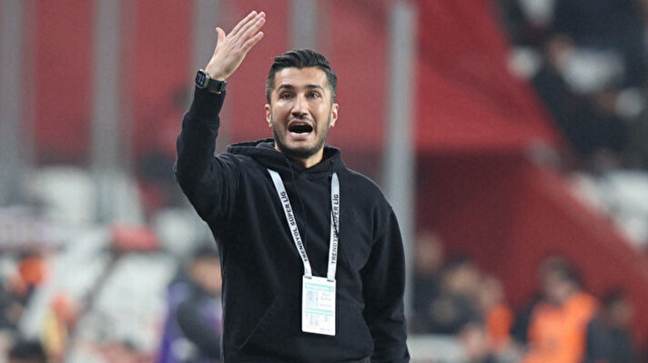 <p>Nuri Şahin'in Borussia Dortmund'a yardımcı antrenör olarak gidişinin ardından Süper Lig'de bir teknik adamla daha yollar ayrıldı. </p>