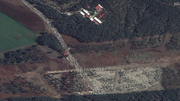 <p>ABD merkezli uydu görüntüleme şirketi Maxar, Kahramanmaraş'ta meydana gelen depremlere ilişkin yeni uydu görüntülerini paylaştı.</p><p><br></p><p>Kahramanmaraş'ta depremde ölenler için mezarlık olarak ayrılan alandaki hazırlıklar.</p>