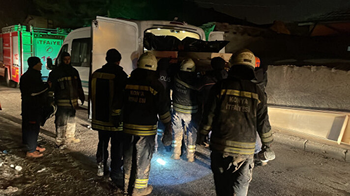 <p>Ekipler, depremzede oldukları ve Gaziantep'in Nurdağı ilçesinden kente geldikleri öğrenilen aynı aileden 7 kişinin cesedine ulaştı.</p>