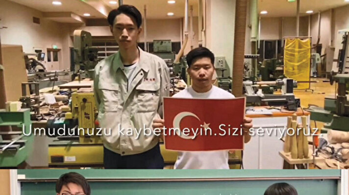 <p>Japonya’nın başkenti Tokyo’daki lise ve orta öğretim öğrencileri, 6 Şubat'ta meydana gelen depremler nedeniyle Türkiye’ye destek mesajı gönderdi. Hazırlanan videoda öğrenciler, “Seni seviyoruz Türkiye. Güçlü ol” ifadelerini kullandı.</p>