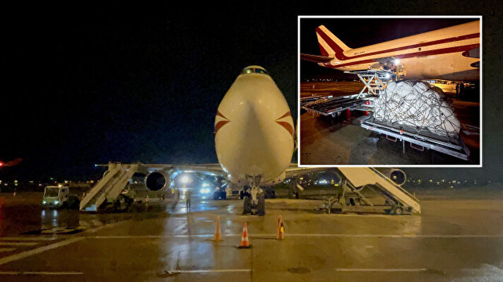 <p>Kahramanmaraş merkezli 6 Şubat'taki depremlerin ardından yürütülen çalışmalara destek amacıyla Pakistan'dan gönderilen insani yardım malzemelerini taşıyan uçak, Adana'ya iniş yaptı.</p>