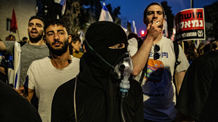 <p>İsrail Başbakanı Binyamin Netanyahu'nun yargının yetkilerinin kısıtlandığı yasa teklifi ve politikalarına tepki gösteren yüzlerce kişi, Kudüs'te gösteri düzenledi. </p>