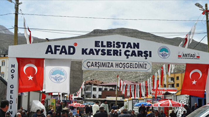 <p>أنعش عيد الفطر المبارك الأنشطة التجارية في المناطق المتضررة من الزلزال جنوب شرقي تركيا، لاسيما في ولاية قهرمان مرعش.</p><p><br></p><p><br></p>