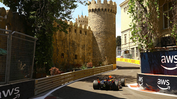 <p>انطلاق بطولة العالم لسباقات سيارات "فورمولا1" بأذربيجان</p>