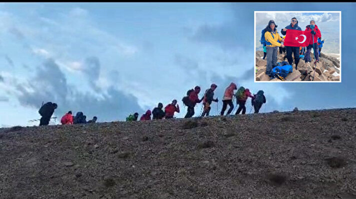 <p>İran’dan gelen 4 kişinin de aralarında bulunduğu 15 dağcı, Adilcevaz sınırları içerisinde bulunan 4058 rakımlı Süphan Dağı’na tırmandı.&nbsp;</p>