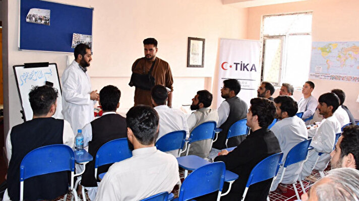 <p>&nbsp;"تيكا" التركية تقوم بتدريب مدرسين على الإسعافات الأولية في أفغانستان</p>