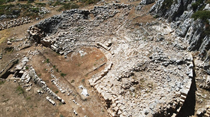 <p>مسرح "ثيرا" الأثري.. شاهد على الحضارة القديمة في تركيا</p><p><br></p>
