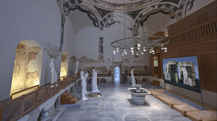 <p>إسطنبول.. حمام "زيراك تشينيلي" التاريخي يستضيف معرضه الأخير</p><p><br></p>