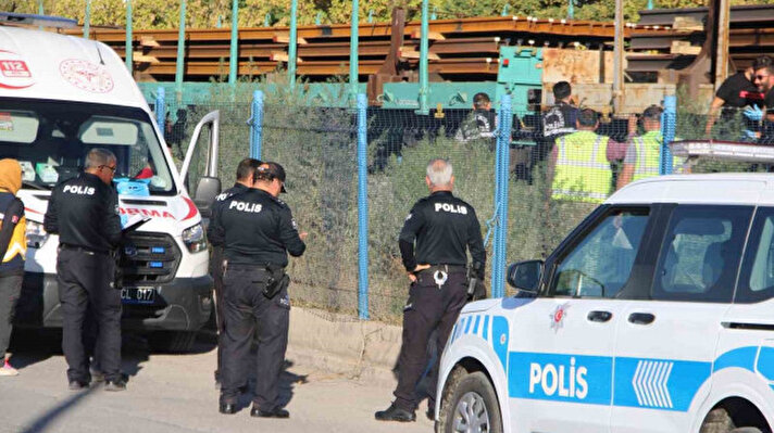 <p>Makinistin durumu bildirmesi üzerine olay yerine polis ve sağlık ekipleri sevk edildi.</p>