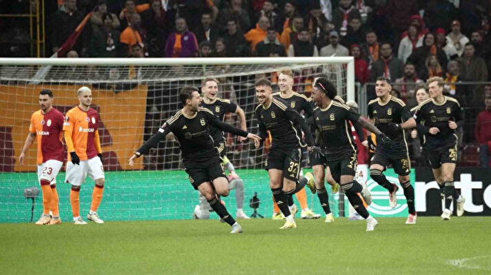 <p>Futbol yorumcusu Rıdvan Dilmen, Galatasaray'ın Sparta Prag'ı 3-2 yendiği maçtan sonra açıklamalarda bulundu. Dilmen, Galatasaray'ın maçı nasıl kazandığını açıklarken Çekya ekibi ile ilgili çarpıcı bir yorum yaptı.&nbsp;</p>