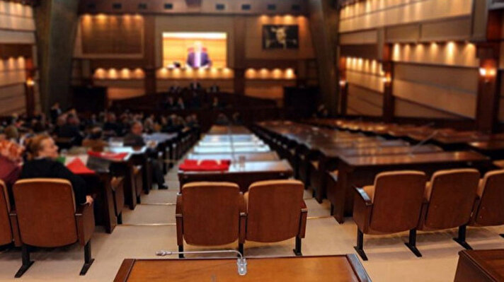<p>İstanbul büyükşehir belediyesinde meclis çoğunluğu hangi partide?</p><p><br></p>