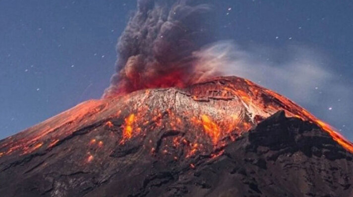 <p>Endonezya'da yanardağ felaketi: Binlerce kişi tahliye edildi, havalimanı kapandı</p><p><br></p>
