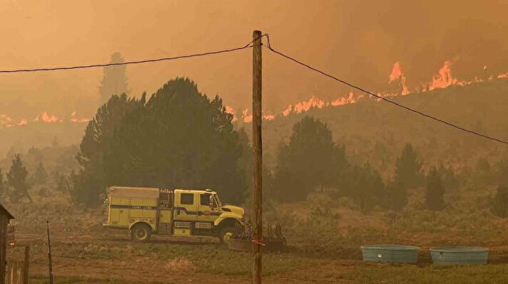 <p>ABD'nin batısı orman yangınlarıyla boğuşuyor. Oregon eyaletinde 24, California eyaletinde ise 12 büyük orman yangınıyla mücadele devam ediyor.</p>