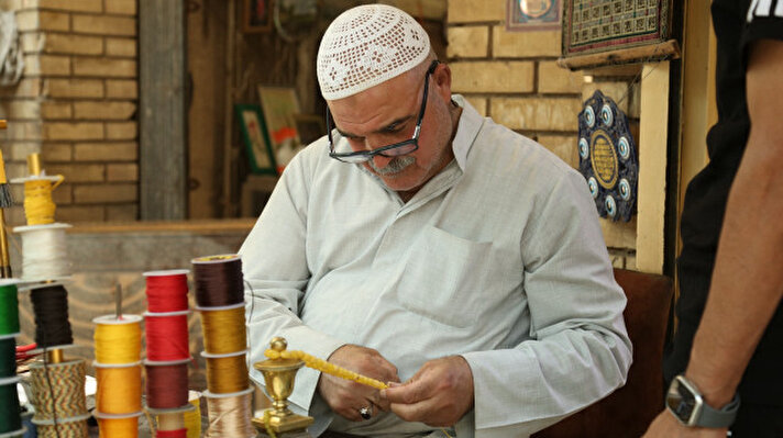 <p>يُعد سوق الهرج القائم منذ العهد العثماني بالعاصمة العراقية بغداد مكانا يحفظ الذاكرة الاجتماعية والسياسية للبلد، ويسلط الضوء على تاريخه القديم والحديث.</p><p><br></p><p><br></p>