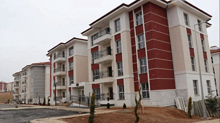 <p>Deprem konutları hak sahipliği borçlanma başvuru süresi ne zaman doluyor?</p>