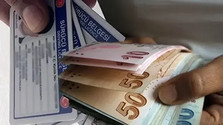<p>Ehliyet yenileme&nbsp;nasıl yapılır, ücreti ne kadar?</p>