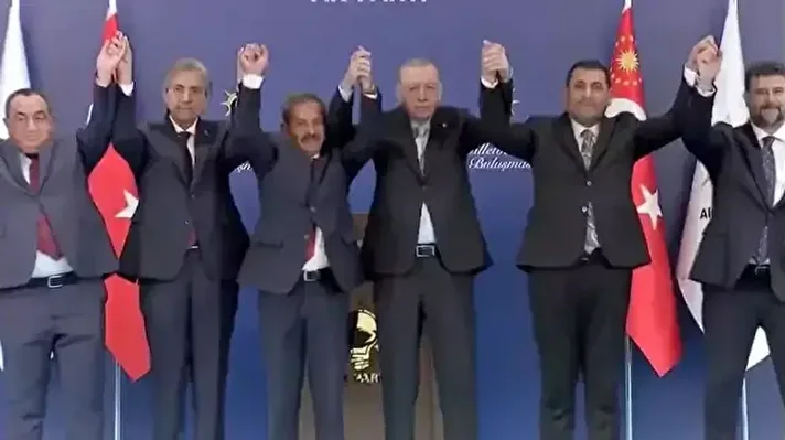 <p><strong><em><u>AK Parti'ye geçen belediye başkanları</u></em></strong></p>