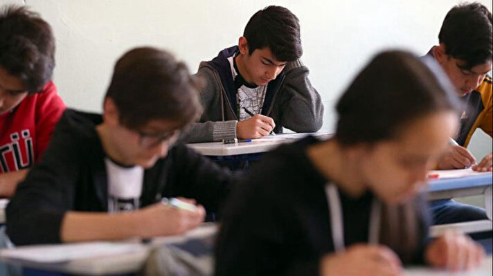 <p>Liselerde devamsızlık sınırı kaç gün?</p>