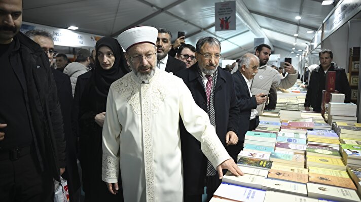 <p>معرض الكتاب الرمضاني بإسطنبول.. وجهة روحانية وثقافية للكبار والصغار</p><p><br></p>