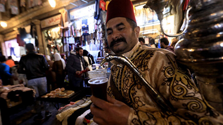 <p>Muhammed, Osmanlı'dan günümüze gelen ve şifa deposu olan demirhindi ve cellab şerbetlerini satarak uzun yıllardır süregelen bu kültürü yaşatmaya çalışıyor. </p>