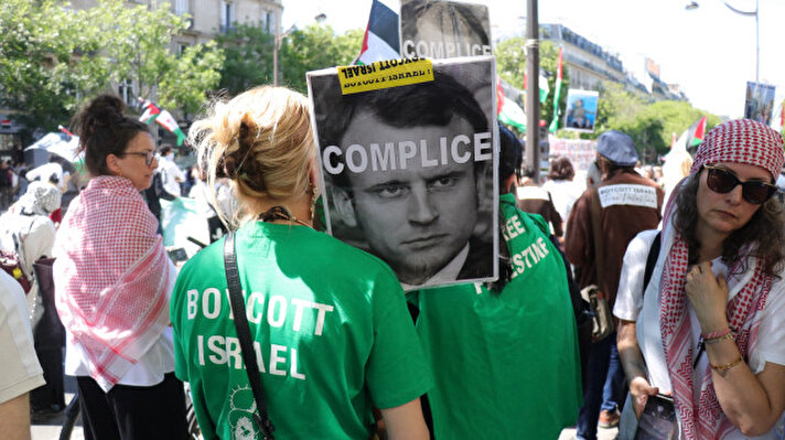 <p>A l'appel du collectif EuroPalestine, des centaines de personnes se sont rassemblées à la station de métro les Gobelins à Paris, ce samedi 10 mai 2025, pour dénoncer le "génocide en cours à Gaza".</p>