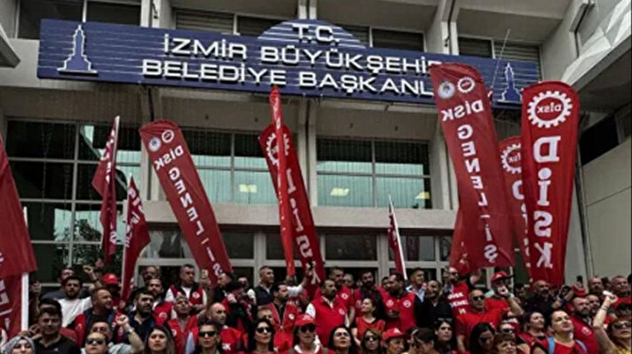 <p>İzmir Büyükşehir Belediyesinde yaklaşık 23 bin işçi greve gitti</p>