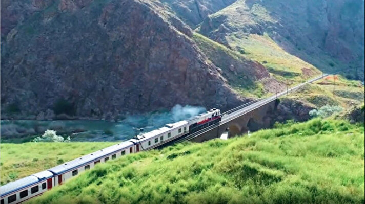 <p>Turistik Karaelmas Ekspresi tren kalkış ve varış saatleri</p>