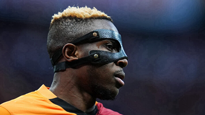 <p>Galatasaray'ın bonservisiyle kadrosuna katmak istediği Victor Osimhen ile ilgili flaş bir iddia ortaya atıldı. O iddiaya göre Osimhen, Galatasaray'a transfer olsa bile yıldız oyuncuya lisans verilmeyeceği belirtildi.</p>