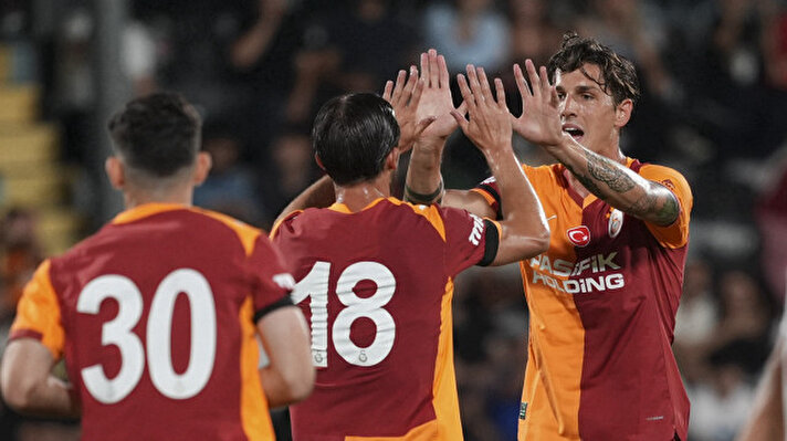 <p>Galatasaray'da yeni sezon öncesindeki ilk hazırlık maçında Nicolo Zanniolo gündem haline geldi. Kiradan dönen oyuncu istekli görüntüsüyle takdir görürken attığı golle de beğeni kazandı.</p>