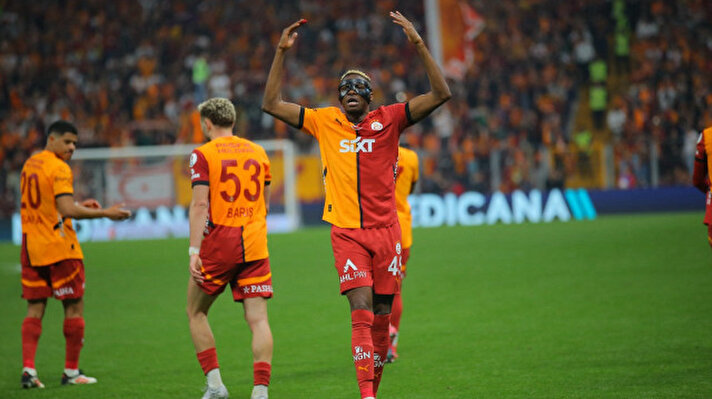 <p>Geçtiğimiz sezon Süper Lig ve Türkiye Kupası'nda takımının zafere ulaşmasını sağlayan Victor Osimhen, bonservisiyle Galatasaray'a transfer oluyor.</p>