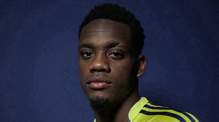 <p>Fenerbahçe, İstanbul'a getirdiği ve yılan hikayesine dönen John Duran transferini resmiyete döktü. Kolombiyalı forvet oyuncusu Fenerbahçe ile 1 yıllık sözleşme imzaladı.</p>