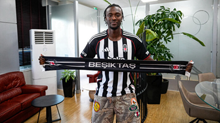 <p>Beşiktaş, Roma'dan İngiliz forvet Tammy Abraham'ı satın alma opsiyonuyla birlikte kiraladı. 27 yaşındaki golcünün transferi camiada memnuniyetle karşılandı.</p>