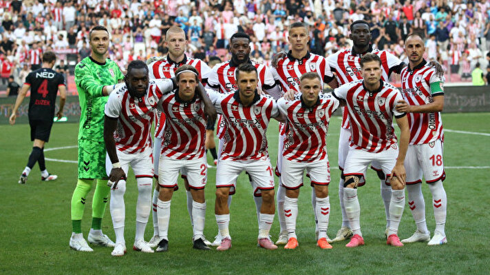 <p>Geçtiğimiz sezonun flaş takımı Samsunspor, UEFA Avrupa Ligi Play-Off turunda oynayacağı maçı bekliyor.</p>