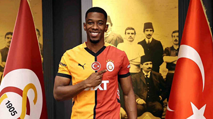 <p>Galatasaray'da beklentileri karşılayamayan Carlos Cuesta'nın Vasco da Gama'ya transferi gerçekleşmek üzereyken flaş bir gelişme yaşandı. Kolombiyalı oyuncuya Rusya'dan gelen teklif Galatasaray camiasında büyük bir mutluluk yaşattı.</p>