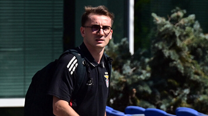 <p>Fenerbahçe'ye transferi gündemde olan Kerem Aktürkoğlu, Benfica ile birlikte İstanbul'a geldi. Fenerbahçe'ye karşı maç kadrosunda olan oyuncunun mücadelede oynayıp oynayamayacağı meselesi karşılaşma öncesindeki en büyük merak konusu.</p>