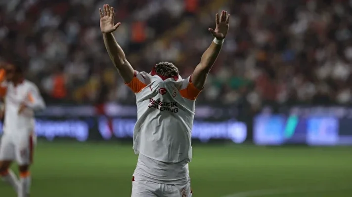 <p>Suudi Arabistan kulübü NEOM, Barış Alper Yılmaz'ın transferi için Galatasaray'dan haber bekliyor. Sarı Kırmızılılar oyuncunun satışına izin vermezken görüşmelerin devam edeceği aktarıldı.</p>