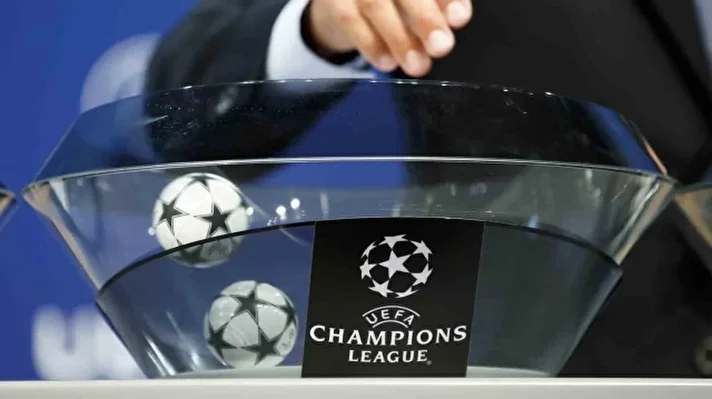 <p>Şampiyonlar Ligi'nde heyecan sürüyor. Play-Off karşılaşmalarının oynandığı turnuvada sürpriz bir sonuç alındı.</p>