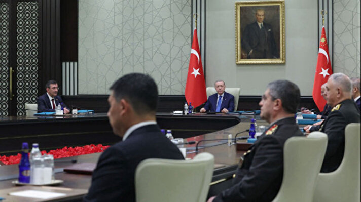 <p>Yüksek Askeri Şura kararları: Bir üst rütbeye yükselen ve emekliye sevk edilen amiraller kim açıklandı mı?</p>