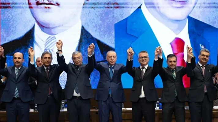 <p><strong><em><u>AK Parti’ye katılan belediye başkanları kim?</u></em></strong></p>