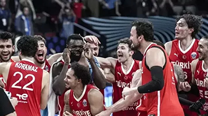 <p>Yapay zekadan Türkiye - Almanya final maçı için flaş tahmin</p>