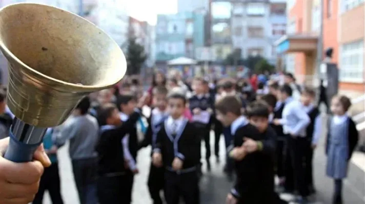 <p>Ara tatil ve yarıyıl tatili ne zaman?</p>