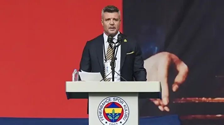 <p>Fenerbahçe'de başkanlık koltuğuna oturan Sadettin Saran futbol ekibiyle ilgili radikal kararlar almanın eşiğinde.</p>
