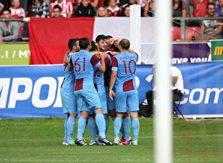 UEFA Avrupa Ligi 2. ön eleme turu rövanş maçında Trabzonspor, deplasmanda Derry City'i 3-0 yenerek tur atladı. Bordo-mavili ekibin üçüncü ön eleme turundaki rakibi Belarus temsilcisi Dinamo Minsk oldu.
