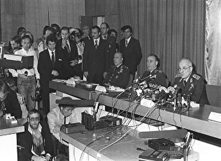 Türk Silahlı Kuvvetleri'nin Genelkurmay Başkanı Orgeneral Kenan Evren başkanlığında gerçekleştirdiği 12 Eylül darbesi ile Türkiye Cumhuriyeti, 27 Mayıs 1960 darbesi ve 12 Mart 1971 muhtırasının ardından silahlı kuvvetlerin yönetime üçüncü müdahalesini yaşadı. 