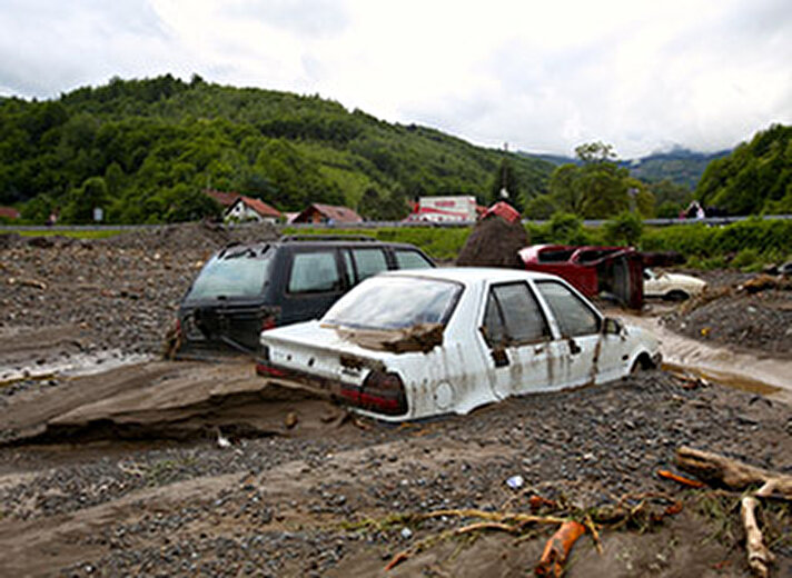  Son yılların en büyük sel felaketinin yaşandığı Bosna Hersek'te, Sava Nehri'nin taşması nedeniyle Brçko, Bosanski Şamts ve Biyelyina kentlerinde büyük tehlike yaşanıyor.