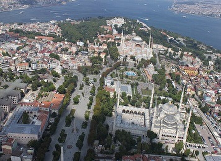 İstanbul’un tarihi ve doğal güzelliklerini gökyüzünden görmek isteyen okuyucularımız için  Yenisafak.com.tr ekibi olarak bu güzel görüntüleri sizler için çektik. Fotoğraflar: Yusuf Aydın Deniz/ yenisafak.com.tr