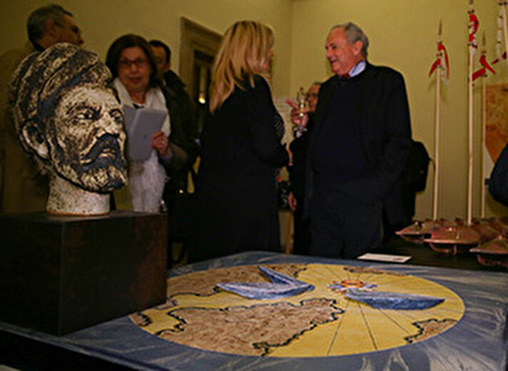 Piri Reis'in dünya haritasını çizmesinin 500. yıl dönümü olan 2013 yılının, UNESCO tarafından Piri Reis'i Anma Yılı olarak kabul edilmesi sebebiyle Kale Grubu tarafından gerçekleştirlen "Piri Reis 1513 Dünya Haritası: 500 Yılın Gizemi Sergisi"nin ikincisi Roma'da açıldı. Türkiye'nin Roma Büyükelçisi Hakkı Akil ve Kale Grubu Yönetim Kurulu Başkanı ve Üstyöneticisi (CEO) Zeynep Bodur Okyay sergiye katılan sanatçılarla hatıra fotoğrafı çektirdi.
