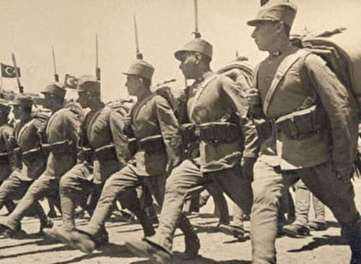 Atatürk Araştırma Merkezi arşivlerindeki Kurtuluş Savaşı'na ait fotoğrafları ilk kez yayınlandı.