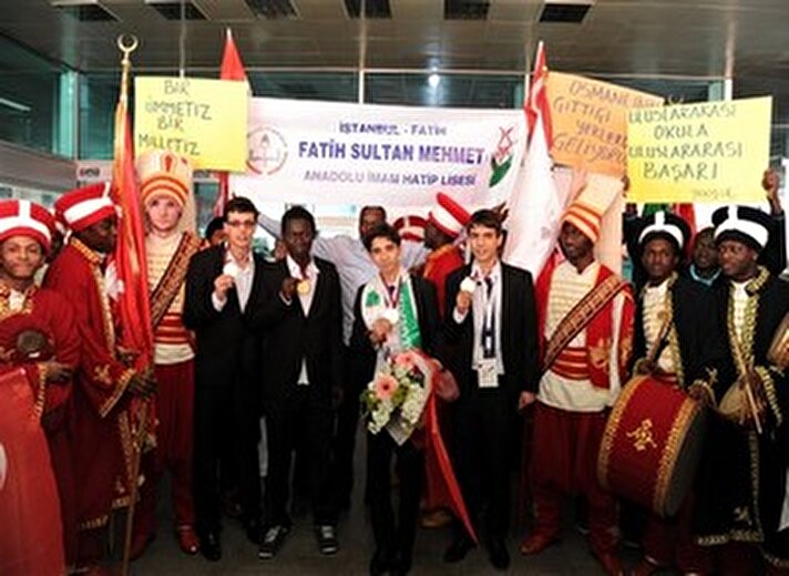 İmam Hatip Lisesi öğrencileri bu yıl ilk kez katıldıkları münazara yarışmasında Türkiye dünya birinciliğini elde etti. Katar'daki Liseler Arası Arapça Münazara Yarışmaları'na katılan "Türkiye Münazara Milli Takımı 22 ülke arasından dünya birincisi oldu.